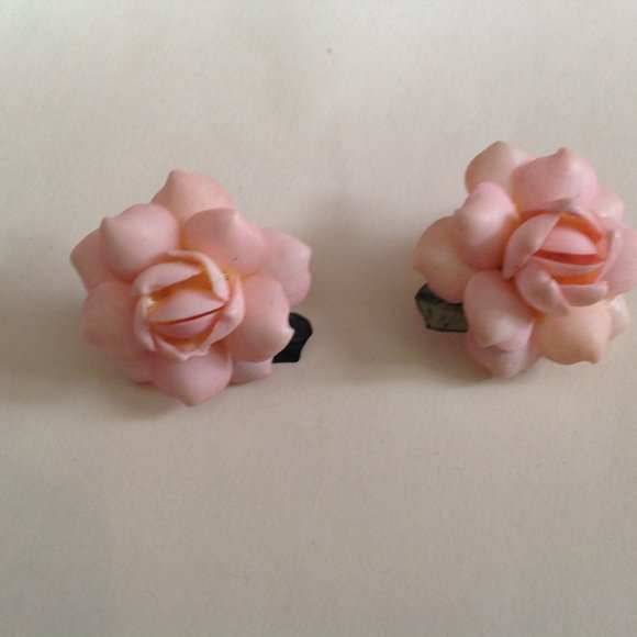 Vintage Shell & Shark Tooth Brooch Clip Back Earrings - Picture 4 of 6